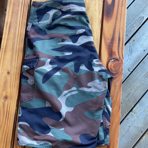 Men’s Quicksilver camo board shirt - Picture 2 of 5